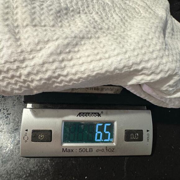 Lilly Pulitzer Buttercup White Seersucker Scallop-Hem Shorts Size 8 Womens EUC - Picture 8 of 9